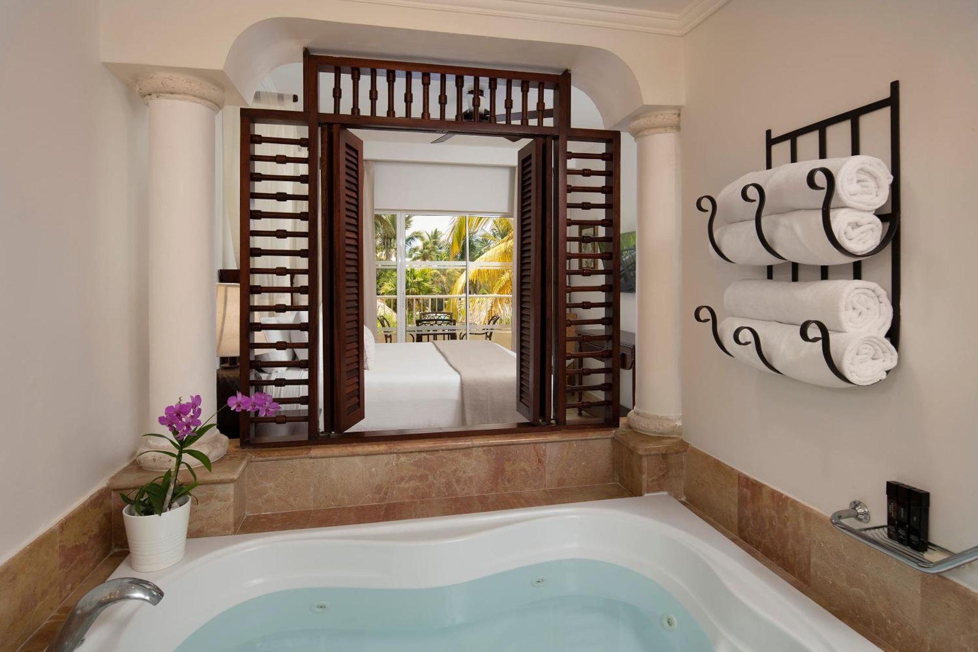 The Level Master Suite Garden View